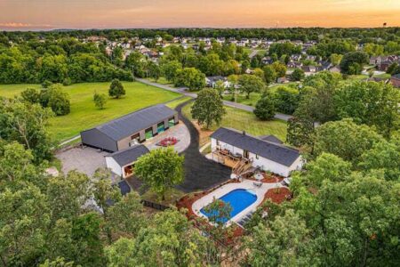 Bourbon Barrel Retreat: Private Pool, Pickleball, & Speakeasy Bourbon Barrel Retreat Private Pool, Pickleball, & Speakeasy 38
