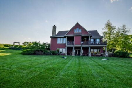 Luxury Pickleball Escape in Wisconsin Countryside Countryside Escape with Pickleball Court & Luxurious Amenities