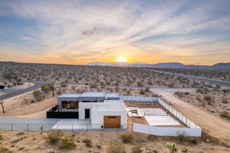Stunning Joshua Tree Airbnb with Pickleball Court & Luxurious Amenities NEW POOL Modern Desert Home Pickleball Court 27