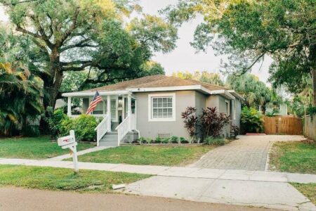 Stylish Tampa Home with Pickleball Court & Pet-Friendly Vibes Pickleball Haven Stylish Pet-Friendly Home with Court in Tampa (30)