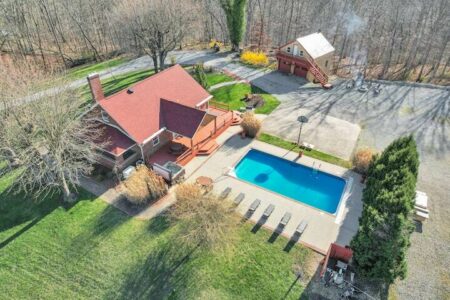 Logan Luxury Retreat: Pickleball & Nature in Hocking Hills Pickleball Retreat with Pool & Sauna in Hocking Hills 48