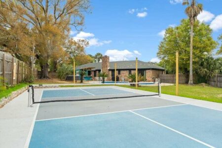 Pensacola Getaway: Pickleball Court, Pool, Tiki Bar & Hot Tub Pensacola-Getaway-Pickleball-Court-Pool-Tiki-Bar-Hot-Tub-40