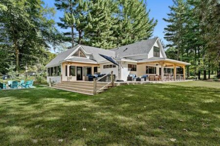 Pickleball Haven: Spacious Lakefront Retreat for Families in SW Michigan Pickleball Haven Spacious Lakefront Retreat for Families in SW Michigan (31)