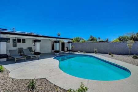 Modern Pickleball Oasis Near Las Vegas Strip Modern Pickleball Oasis Near Las Vegas Strip