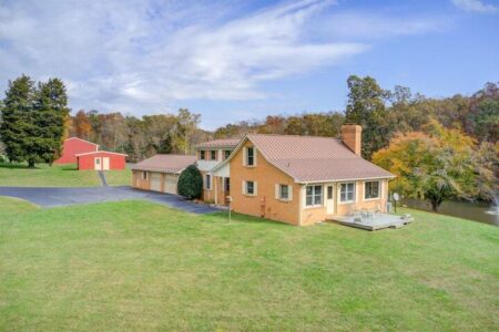 Private-Lakeside-Retreat-with-Indoor-Pickleball-Court-Pool-11