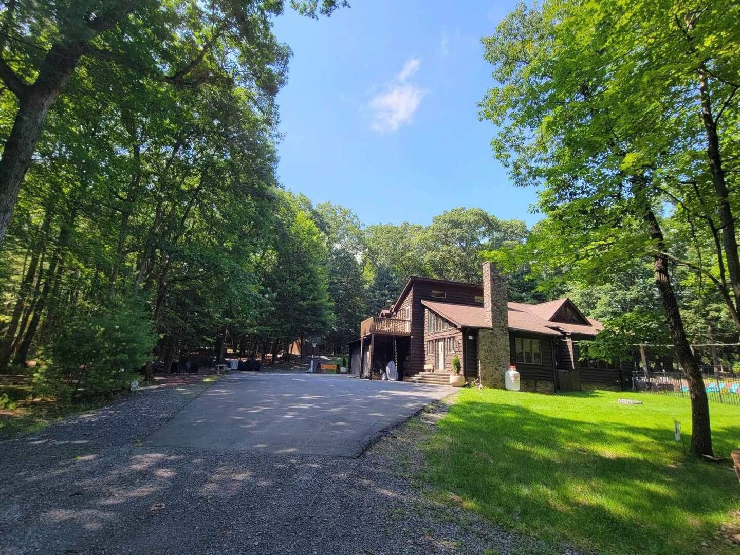 Lazy Bear Lodge: A Poconos Escape with Private Pickleball Fun!