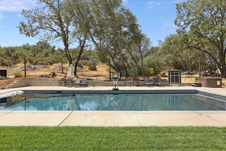 Apple Hill Escape Lighted Pickleball Pool Paradise 107