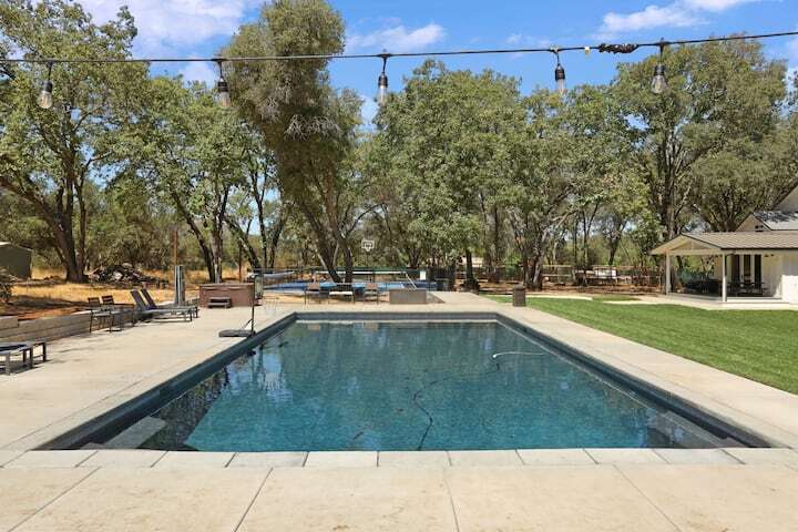 Apple Hill Escape Lighted Pickleball Pool Paradise 36