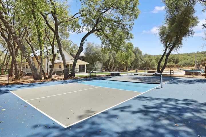 Apple Hill Escape Lighted Pickleball Pool Paradise 61