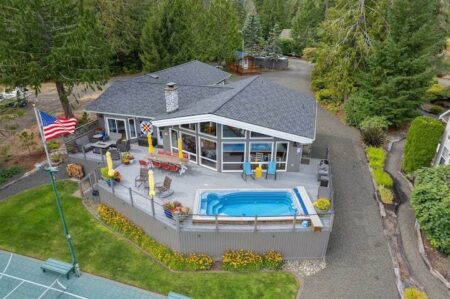 Olympia-Retreat-Waterfront-Pickleball-Sauna-Bliss-21