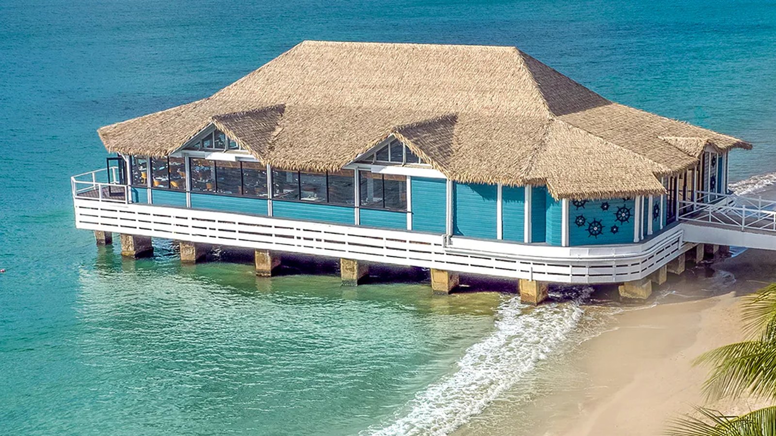 09-la-toc-overwater-restaurant