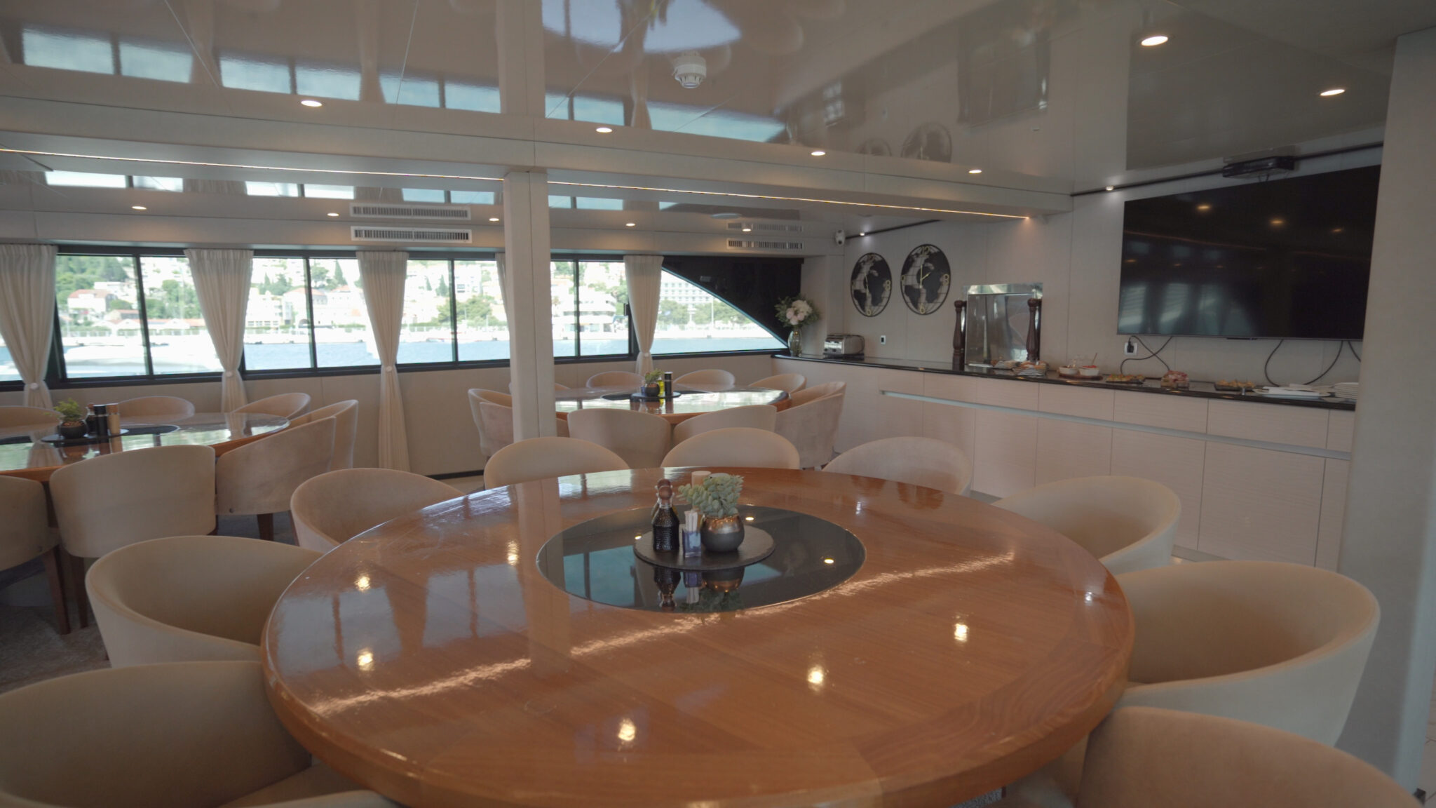 Dining Room on Aretha