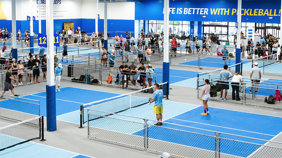 How to handle wiaitng between games at pickleball tournaments